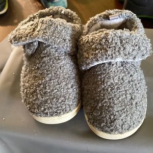 VinMay slippers size 7
